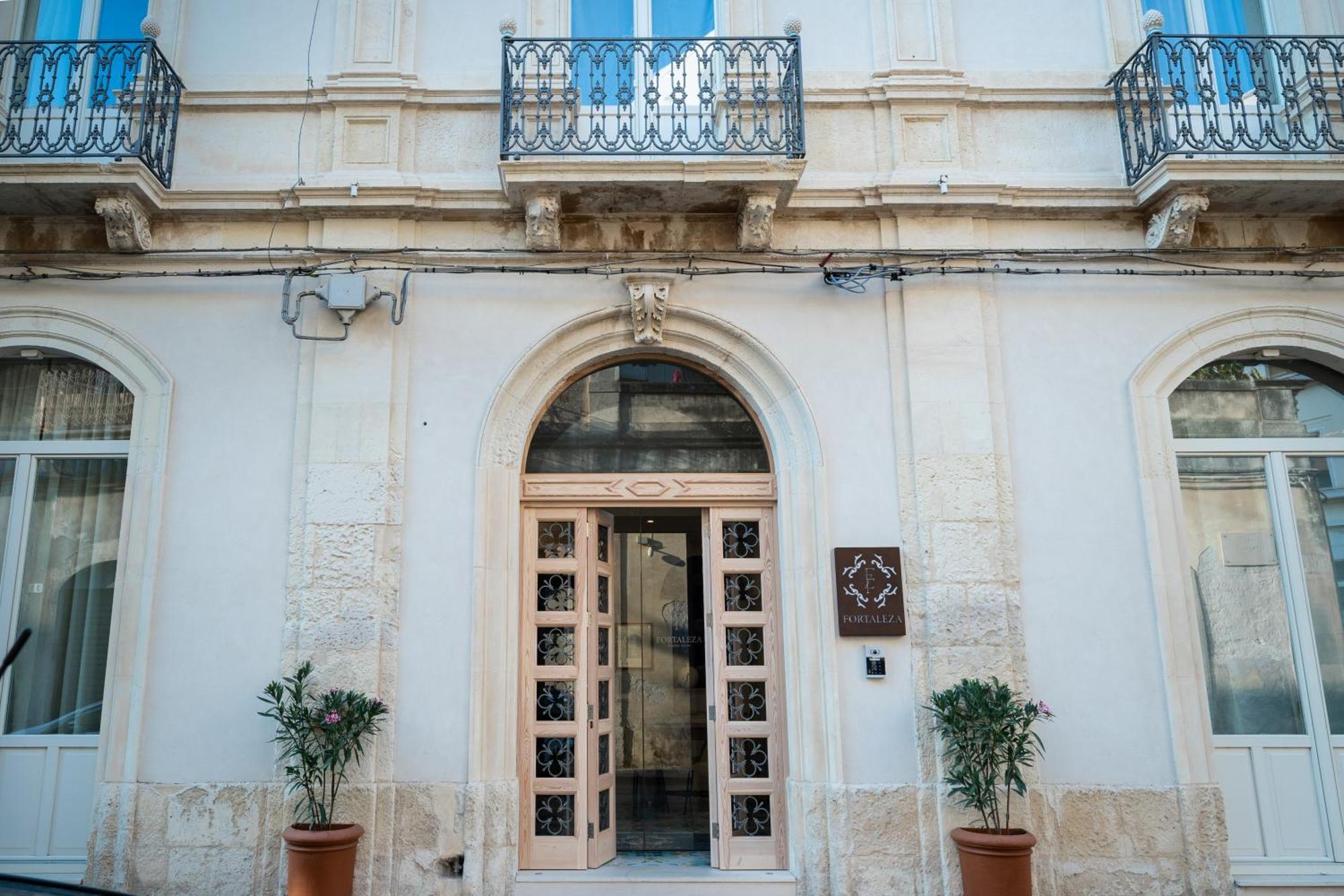 Fortaleza Charme House Syracuse Exterior photo